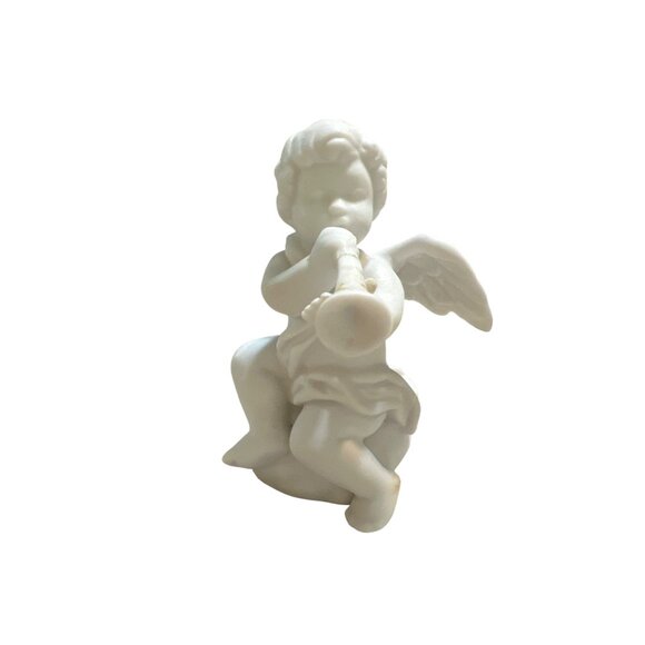 1989 Avon Nativity Angel Cherub Figurine White Porcelain Sitting Trumpet READ - Picture 1 of 6
